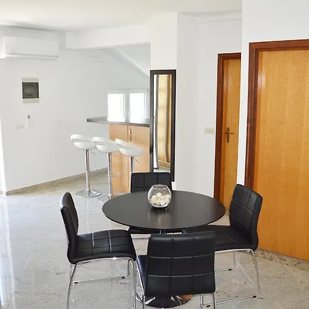 Shep Apartment *
